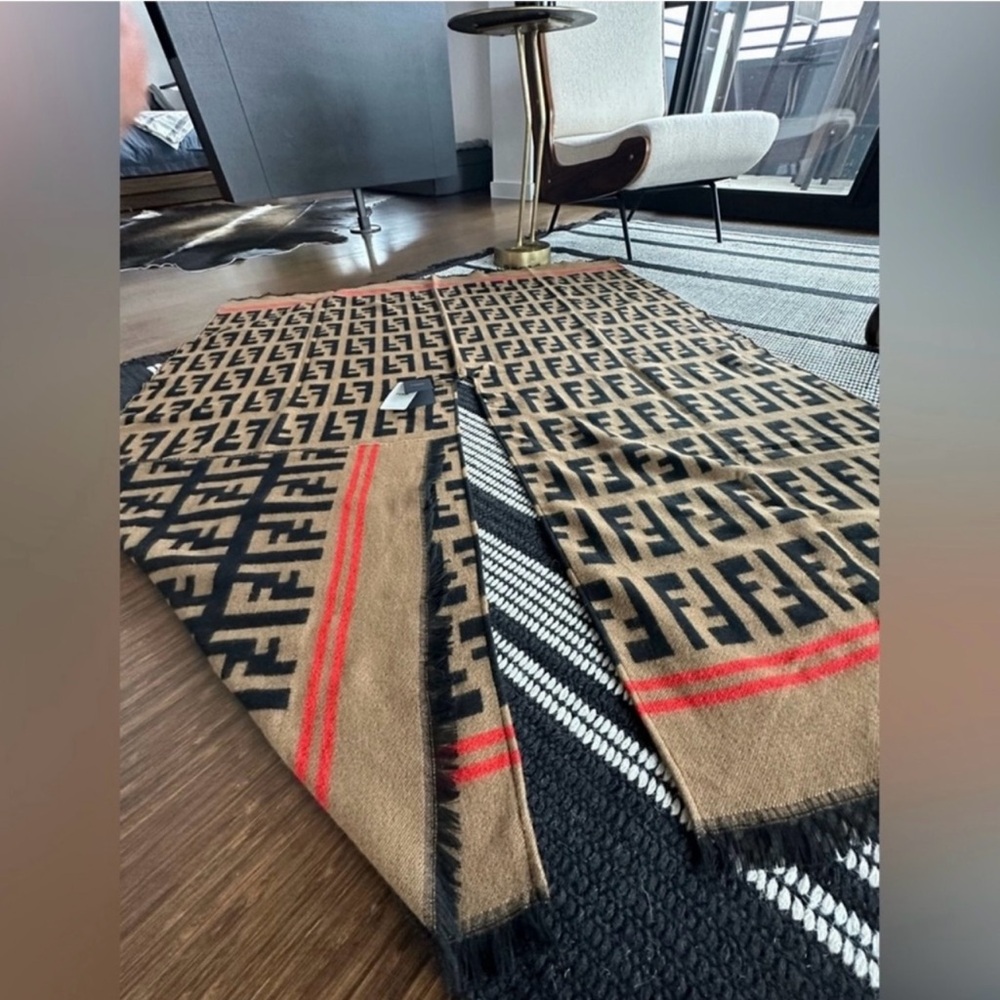 NEW Fall 26’ FENDI Roma 🤍 w/ Tags Reversible Shawl Brushed Poncho Scarf Wrap - Picture 16 of 17